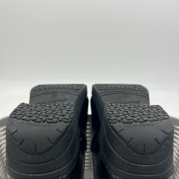 I’ve never worn! Dansko Professional XP 2.0 Clogs Matte Black Size 38 - Picture 9 of 13